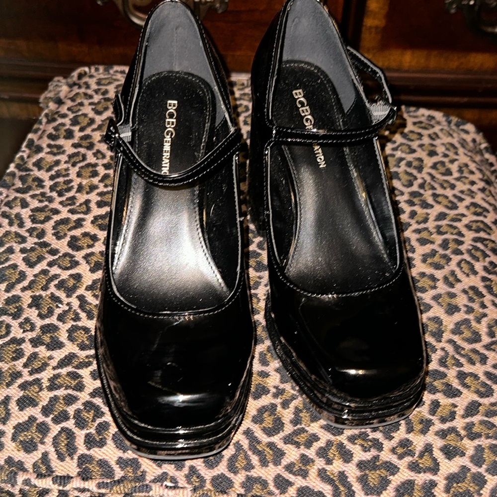 BCBG wedges